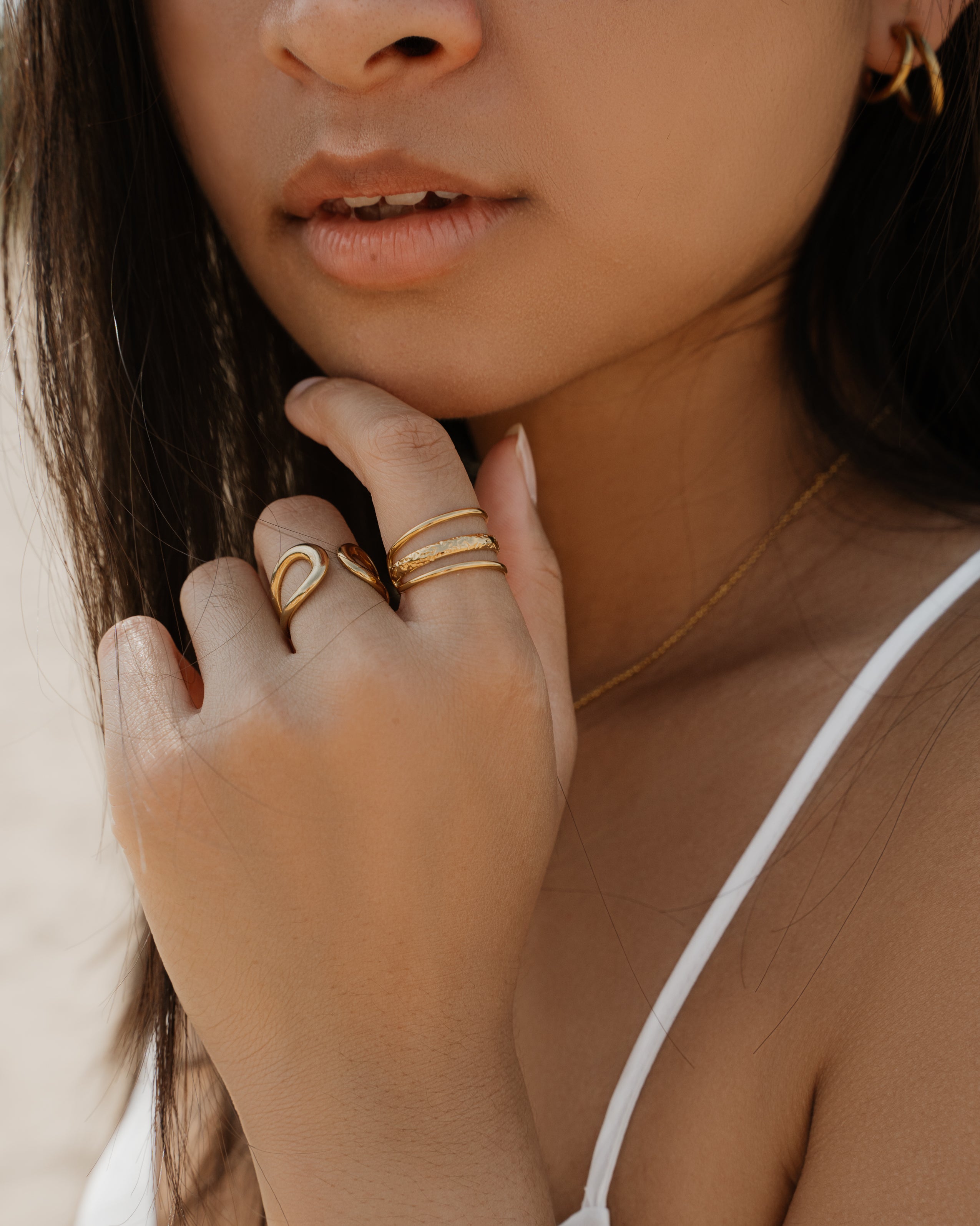 AMITA Curved Ring